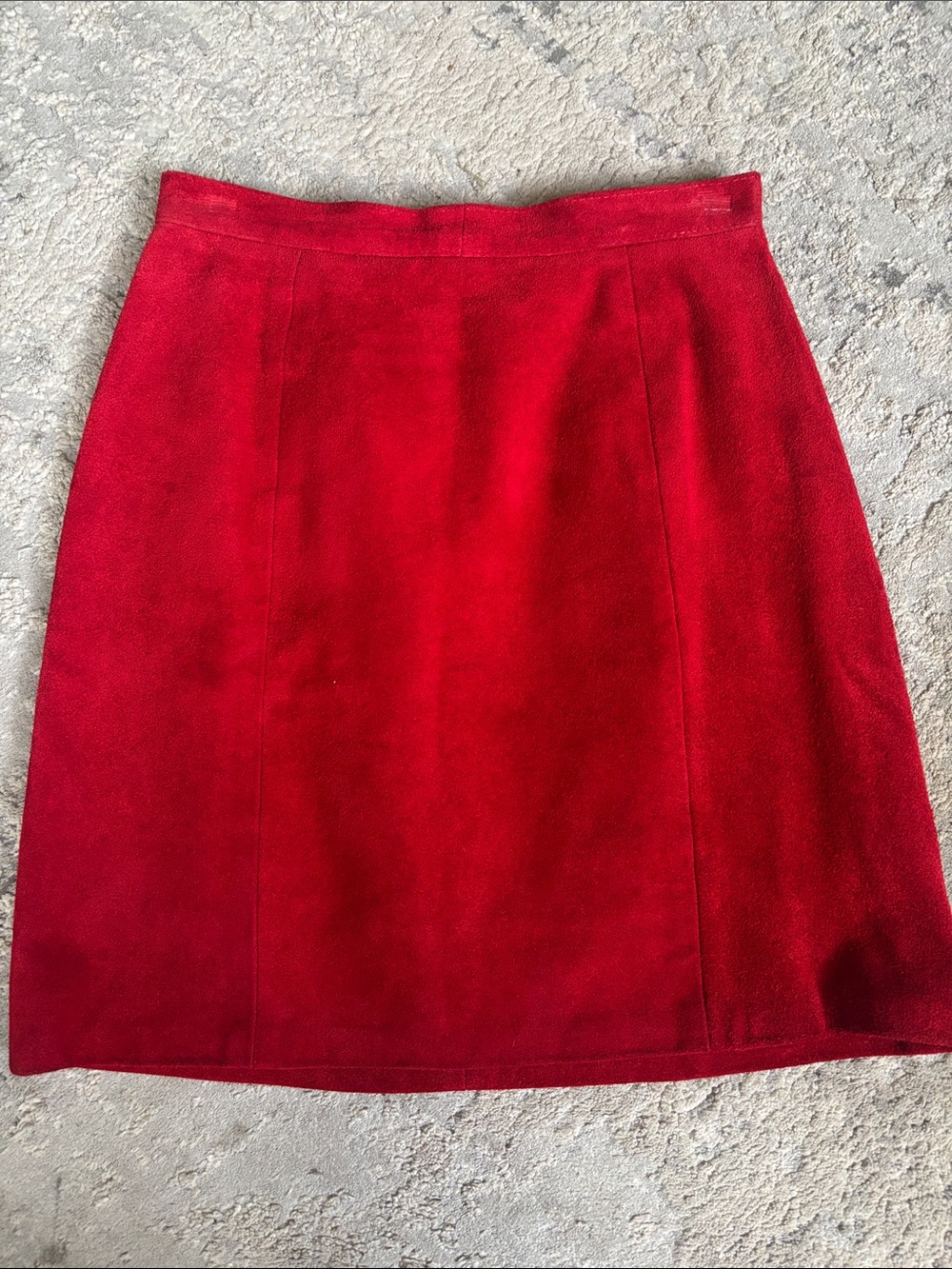 Vintage 80s Women’s Mini suede Skirt in Vibrant Red